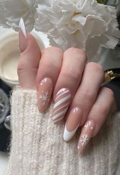 Aesthetic Nails For Christmas, White Christmas Nails Almond Shape, Almond Nail Christmas, Nail Art Simple Elegant Classy Sparkle, Almond Simple Nail Ideas, Nails 2023 Christmas, Christmas Nails Long Almond, White Almond Christmas Nails, Nails For Christmas 2023