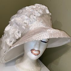 Excellent Condition.. This Is A Structured Hat With A Pattern Of Overlapping Leaves. Adorned With Rhinestones. See Pic And Please Take Time To Look At All Of The Hats In My Collection. White Church Dress, White Church Hats, Accessories Elegant, Church Dress, Elegant Hats, Dress Hat, Church Dresses, Church Hats, Southern Belle