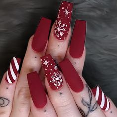 Christmas Press On Nails Set | White Snowflake & Christmas Tree Winter Nails | Holiday-Inspired Designs | Elegant, Ready-To-Wear Nail Art. 🙏 Thank you for stopping by and supporting a small business!💖 ✨ 𝐌𝐚𝐭𝐞𝐫𝐢𝐚𝐥: I only work with high quality materials to create sturdy & long-lasting luxury press on nails that you can trust on. My nails will last for: 1- 2 days using adhesive tab (provided with the nail set) 2- 3 weeks using nail glue. You can reuse all of the nails multiple times if y December Nails, Christmas Nail Art Designs, Nail Swag