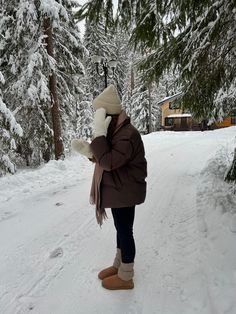 Casual Rainy Day Outfit, Cold Rainy Day Outfit, Rainy Day Outfit For Work, Uni Fits, Capsule Wardrobe Women, Winter Arc, Golf Outfits Women, Rainy Day Outfit, Cozy Christmas