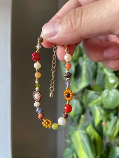 Animal Bead Bracelets, Bead Bracelet Inspo Aesthetic, Gemstone Bracelet Ideas, Whimsical Beaded Jewelry, Fall Jewelry Diy, Small Beaded Bracelets Diy, Fall Beaded Jewelry, Self Made Bracelets, Beaded Jewelry Inspiration