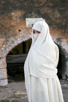 white Niqab Fashion, Face Veil, Muslim Outfits, We Are The World, Hijabi Girl