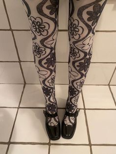 Weird Tights, Funky Tights Outfits, Aesthetic Tights, Statement Tights, Patterned Tights Outfit, Unique Tights, Fun Tights, Retinol Benefits, Funky Tights