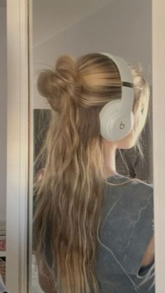 Hair inspo Cute Brunette Hair Styles, Cute Headphone Hairstyles, Long Hairstyles Brown Hair, Cute Hairstyles Long Hair Straight, Cute Clean Hairstyles, Hairstyles For Working Outside, Hair Styles For Long Blonde Hair, Cute Hairstyles For Layers, Hair Styles For Events