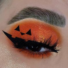 Cute Halloween Eyeliner, Halloween Eye Makeup Easy, Simple Halloween Makeup Looks For Work, Cute Halloween Makeup Looks, Nem Halloween Makeup, Halloween Eyeshadow, Holiday Eye Makeup, Maquillage Halloween Simple, Holloween Makeup