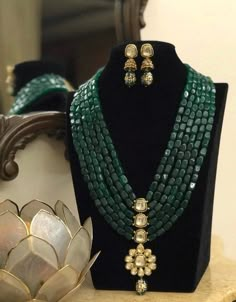 Bollywood Earrings, Collar Verde, Green Beaded Necklace, Beaded Necklace Designs, Indian Necklace, Indian Jewelry Sets, Kundan Necklace, Pakistani Jewelry, Beads Jewellery