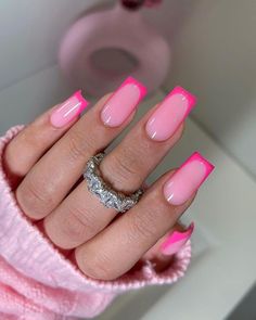 Acrylic Nails Back To School, Nails Acrylic Short Halloween, Leo Birthday Nails, August Nail Colors, Back To School Nails Acrylic, Hot Pink French Tip, End Of Summer Nails, Inspo Acrylic Nails, Short Halloween Nails