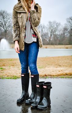 Hunter Short Rain Boots Outfit, Mid Calf Rain Boots Outfit, Hunter Wellies Outfit, Hunter Boots Outfit Winter, Black Rain Boots Outfit, Rain Boots Outfit Spring, Black Hunter Boots Outfit