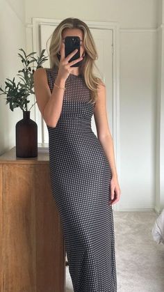 London Summer Dress, Fun Going Out Outfits, Sunday Summer Outfit, How To Style A Dress, Casual Classy Dress, Dress Small Chest, Amy Ward, Styling A Dress, Dress Outfits Casual