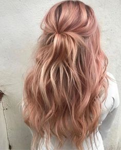 Hostess Ideas, Gold Hair Colors, Hair Color Rose Gold, Luxy Hair, Hair Color Pink, Penteado Cabelo Curto, Rose Gold Hair, Pastel Hair, Spring Hairstyles