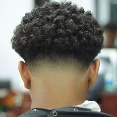 Black Hair Cuts, Taper Fade Haircut, Haircut Curly Hair, Pelo Afro, Haircut Curly, Boys With Curly Hair, Taper Fade