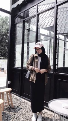 Otd Simple Hijab, Outfit Hijab Casual Rok, Outfit Hitam, Outfit Ngampus, Hijab Sport, Ootd Simple, Ootd Poses