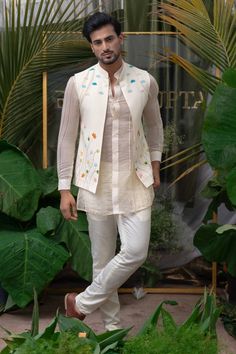 Shop for these amazing collections of Ivory Cotton Linen Embroidery Floral Bundi For Men by Runit Gupta online at Aza Fashions. Indian Wedding Carnival Outfits Men, Carnival Men Outfit, Traditional Men’s Clothing, Men Carnival Outfit, Carnival Outfit For Men, Koti Style Kurti For Men, Wedding Dress For Men Indian, Latest Designer Kurta For Men, Carnival Outfit Men