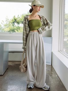 What To Wear With Grey Sweatpants Female [2023]: 50+ Trendy Grey Sweatpants Outfit Ideas To Steal Sweatpants Outfits, Clean Girl Aesthetic