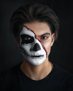 Face Paint For Men, Halloween Skeleton Makeup, Skeleton Face Paint, Zombie Make Up, Creepy Makeup, Skeleton Face, Painting Halloween