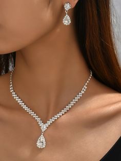 Silver  Collar     Embellished   Women's Fashion Jewelry Bride Accesories Jewelry, Necklace For Prom Dress, Wedding Outfit Accessories, Silver Rhinestone Jewelry, Silver Jewelry For Wedding, Expensive Silver Necklace, Pretty Necklaces Silver, Wedding Jewelry Aesthetic, Formal Necklace Silver