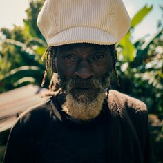 🚨 Discover our official shop www.DreadlocksNation.com 🇯🇲 More choice & best prices ! 🤩 ROAD TO ZION Tribute to the big Rasta hats worn on the Caribbean island punctuated by the sweet sound of Reggae. A cream corduroy dreadlocks cap lined with natural cotton and adjusted with an elastic at the back. ROCKSTEADY COLLECTION. A great Jamaican classic, this oversized Rasta cap with short visor, is a reference to the famous Gavroche, associated with the Newsboys of the United States at the end of t Rasta Dreads, Rasta Hat, Sewing Workshop, Caribbean Island, Caribbean Islands, Trucker Cap, Natural Cotton, Over The Years, Beauty Book