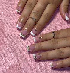 Cute Short French Tip Nails With Design, Short Baddie Nails, French Tip Short Nails, Nails 90s, Sns Nails Colors, Cow Nails