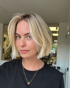 Brittany Snow Short Hair, Mid Neck Length Hair With Curtain Bangs, Blonde Bob Straight Hair, Short Blonde Bob With Fringe, Super Short Blonde Bob, Boxy Bob Haircut, Big Forehead Short Hair, Bright Blonde Short Hair, Short Color Hair