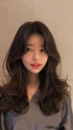 Hair Wavy Medium Haircut, Butterfly Haircut, Bangs With Medium Hair, Hairstyles For Layered Hair, Hair Stylies, Haircuts For Medium Hair, Haircuts Straight Hair, Long Hair With Bangs