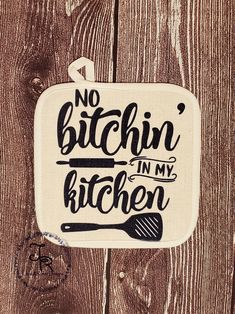 a kitchen pot holder with the words no bitchin'in my kitchen on it