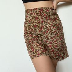 Short Vintage Skirts, Short Floral Skirt, Floral Short Skirt, Floral Skirt Outfits, Vintage Summer Outfits, Skirt Aesthetic, High Waist Short, Rock Outfit, Floral Mini Skirt