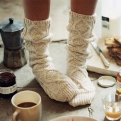 Sukienki Maksi, Cable Knit Socks, Comfy Socks, Warm Socks, Baby Cold, Comfy Cozy, Looks Style, Sweater Sleeves