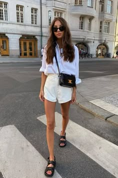 Paris Summer Outfits, Madrid Outfits, Europe Summer Outfits, Parisian Summer, City Outfits, Paris Outfits, Looks Street Style