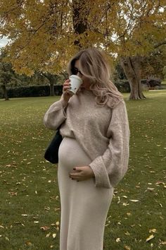 Fall Fashion Outfits Pregnant, Winter Fashion Outfits Pregnant, Rich Maternity Outfits, Autumn Bump Outfits, Dark Academia Pregnant, Fall Mama Outfits, Autumn Winter Maternity Outfits, Fall 2024 Pregnancy Style, Maternity Dress With Sweater Over