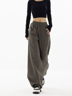 Embrace a touch of sophistication with our High-Waisted Wide-Leg Paneled Joggers, blending casual comfort with a polished finish.
  Crafted from 100% modified polypropylene fiber, these joggers offer a soft knit texture and a structured wide-leg silhouette. The high waist design is both flattering and practical, lending itself to a variety of versatile styling options.
  Perfect for an understated office look or a relaxed weekend outfit, pair these joggers with a fitted turtleneck and ankle boot Sweatpants Streetwear, Oversized Sweatpants, Pants Korean, Baggy Sweatpants, Sweatpants Style, Wide Leg Sweatpants, Fitted Turtleneck, Sports Trousers, Streetwear Fashion Women