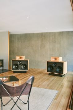 there are speakers in the living room on the floor