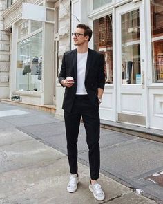 Black And White Outfit For Men, White Outfit For Men, Winter Mode Outfits, Western Outfits Men, Formal Men Outfit, Black White Outfit, Mens Fashion Smart, Hipster Man, Mens Fashion Blog