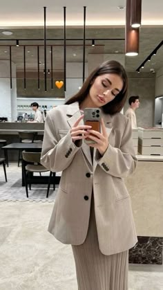 Dress Code Outfits, Aesthetic Overalls Outfit, Old Money Fashion, Style Désinvolte Chic, Dress Code Casual, Money Fashion, Cute Work Outfits, Modest Outfit, Mode Abaya