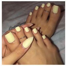 Yellow Toe Nails, Nails And Toes, Nail Design Glitter, Manicured Nails