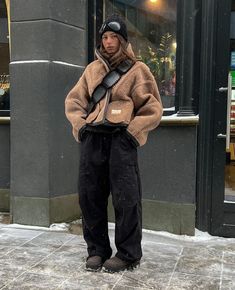 Nyc Winter Outfits Cold Weather, Sherpa Jacket Outfit, Fleece Jacket Outfit, Cold Weather Outfits Winter, New York Outfits, Hiking Outfit Women, Tomboy Style Outfits, Stylish Mens Outfits, Fashion Wishlist