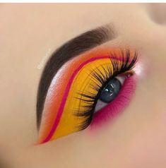 Makeup Artist Tattoo, Bright Eyeshadow, Purple Eye Makeup, Artist Tattoo, Apple Icon, Beautiful Eye Makeup, Dramatic Makeup, Make Up Inspo