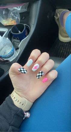 Cute Simple Nails Western, Cute Nails Acrylic Square Short, Rodeo Nails Westerns Almond, Preppy Cowgirl Nail Ideas, Cute Western Nails Acrylic Coffin, Checkered Nails Coffin, Neon Pink Western Nails, Shania Twain Concert Nails, Nails Western Rodeo