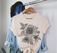 Pink Salad, Fall Graphic Tees, Sunflower Tshirt, Sunflower Graphic, Wildflower Shirt, Countryside Style, Nature Shirts, Shirt For Women, Fall Shirts