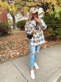 Fall Outfit Baseball Hat, Autumn Outfits With Hats, Shacket And Sneakers Outfit, Womens Outfit With Baseball Hat, Fall Outfit With White Sneakers, Casual Fall Outfits With Baseball Hat, Black Leggings Outfit Casual Sneakers, Flannel And Hat Outfit, Fall Concert Outfit Night Outside