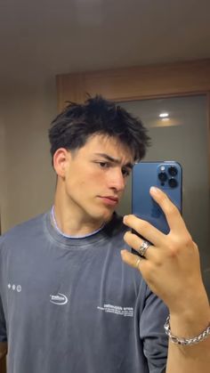 Straight Men’s Haircut, Short Thick Hair Styles Men, Guys Short Hairstyles, Short Hair Styles For Straight Hair Men, Straight Boys Haircut, Men Hairstyle Messy, Short Messy Mens Haircut, Guys Straight Hair Haircuts, Men’s Short Messy Hair