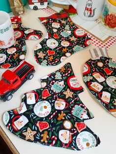 a table topped with christmas themed place mats