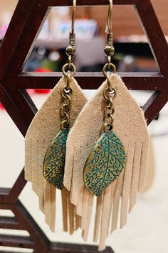 Diy Leather Earrings Ideas, Suede Jewelry, Diy Earrings Easy, Diy Jewelry Earrings, Handmade Jewelry Diy, Earrings Collection