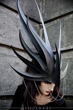 Dragon Queen headdress by Phillip Valdez Dragon Queen, Diesel Punk, 다크 판타지, Fantasy Costumes, Costume Makeup, Fantasy Fashion, Larp, Tron