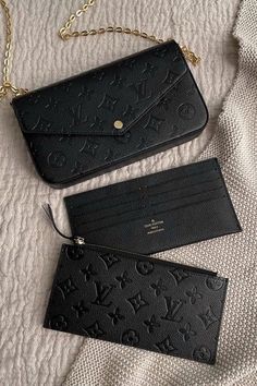 Louis Voutin Bags, Pochette Felicie Louis Vuitton, Pochette Felicie Outfit, Lv Handbags Black, Cute Designer Bags, Louie Vuttion Bags, Black Lv Bag, Lv Bag Outfit, Dhgate Bags