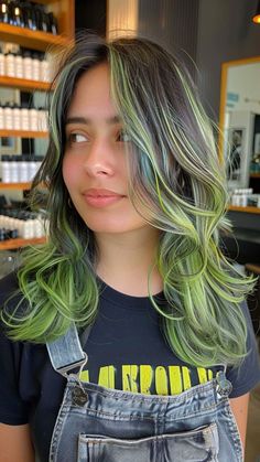 20 Stunning Chunky Highlights Ideas for a Bold, New You | Lookosm Green Chunky Highlights, Vibrant Highlights, Fashion Highlights