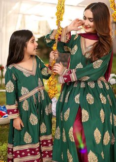 Description Shirt : Dark green and magenta long frock with front cut. Elegant all over Golden thread embroidery. Trouser : Magenta trouser Dupatta : Magenta plain dupatta.. Golden Thread Embroidery, Frock Suit, Kidswear Girls, Organza Suits, Long Frock, Golden Thread, Sharara Suit, Long Frocks, Frocks For Girls