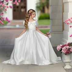 This DreamyVow Elegant White Satin Girl Dress is perfect for a first communion celebration. Made with high quality white satin, it features a beautiful design that will make any young girl feel like a princess. With its elegant and classy look, it will surely make a lasting impression. White Communion Dress, Yellow Evening Dresses, Silver Evening Dress, Purple Evening Dress, Gold Evening Dresses, Green Evening Dress, Girls Dress Shop, Pink Evening Dress, Girls White Dress