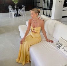 Yellow Formal Dress, Hoco Inspo, Prom Dress Ideas, Silk Yellow Dress, Silk Prom Dress, Cute Formal Dresses, Chic Evening Dress, Ball Ideas, Gown Gold