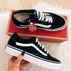 Wonder Woman Shoes, Vans Vintage, Tenis Vans, Sneaker Outfits, Mode Tips, Sneakers Vans, Fresh Shoes, Hype Shoes, Vans Sneakers