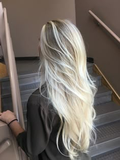 Platinum Blonde Long Layers, Layered Cuts For Long Hair, Hair Colors Balayage, 10 Major Winter Hair Colors, Long Layer Hair, Layered Hair Ideas, Blonde Hair Tips, Cuts For Long Hair, Different Hair Lengths